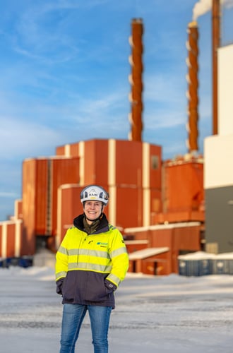 Värmechef Anneli Strand framför Bodens kraftvärmeverk