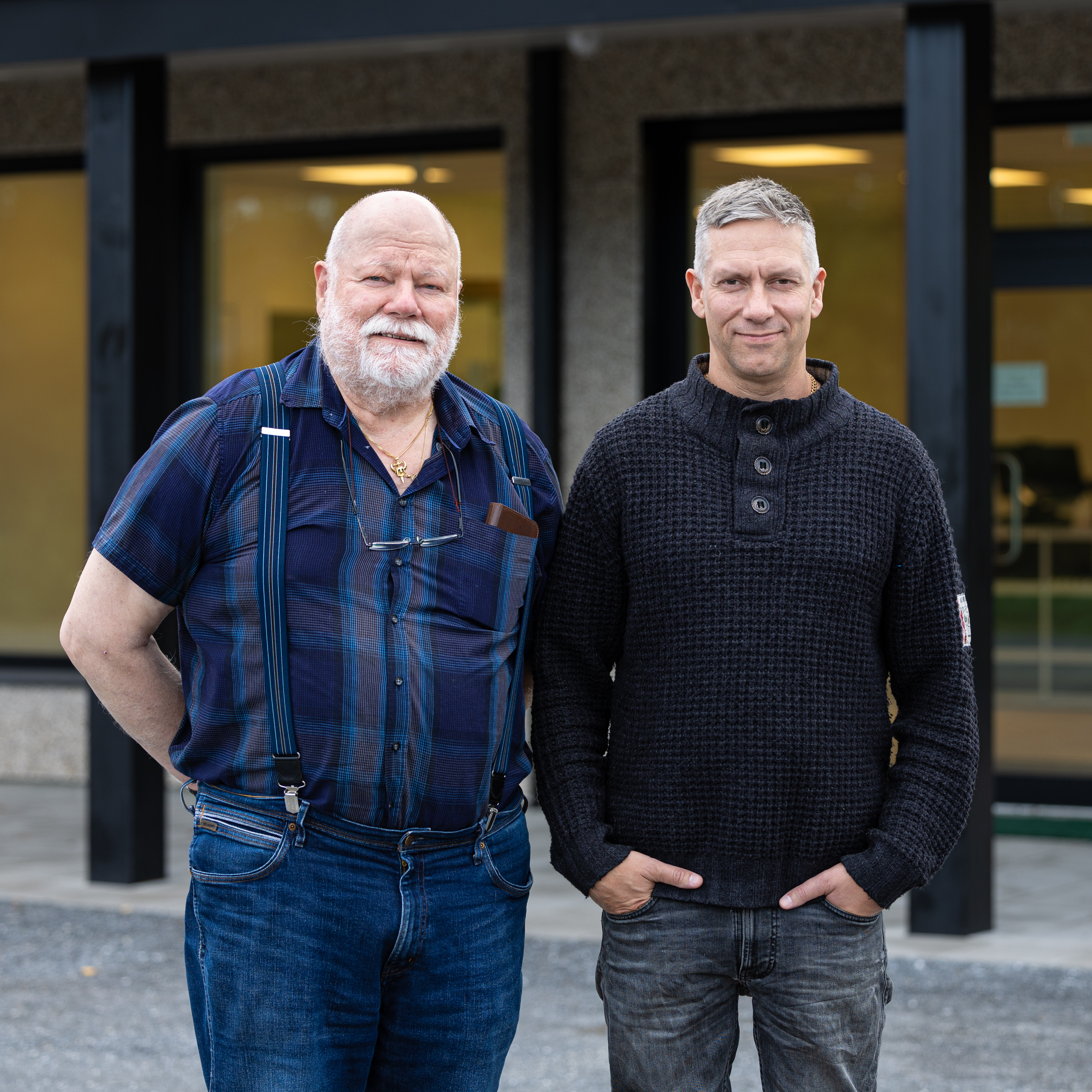 Fällknivens ägare och Vd står framför deras nya lokaler